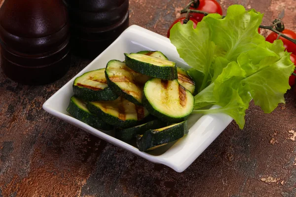 Cucina vegana - zucchine alla griglia — Foto Stock