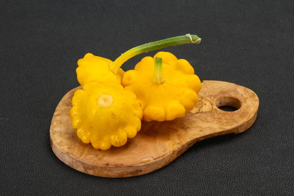 Frische reife leckere Patisson bereit zum Kochen — Stockfoto