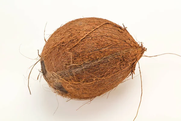 익은 코코넛 흰색 절연 — 스톡 사진