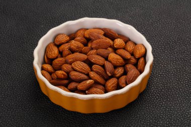 Badem fındık yığını