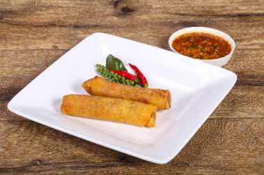 Karides ile derin kızarmış Bahar rulo