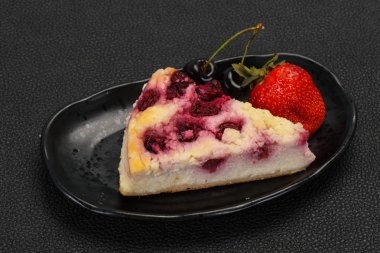 Kiraz servis çilek ile Cheesecake