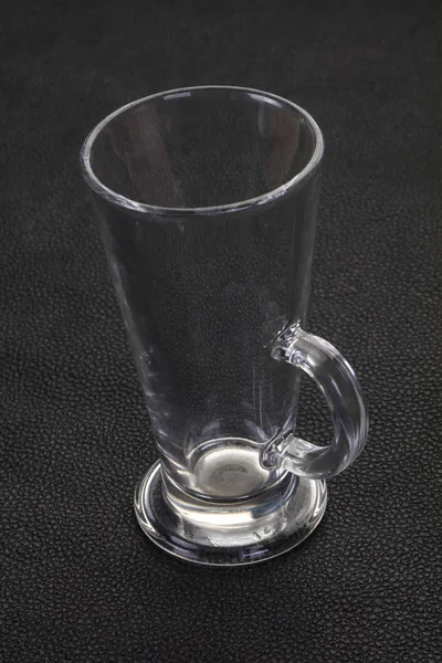 Leerer Glasbecher — Stockfoto