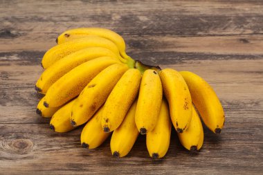 Olgun tatlı mini muz yığını