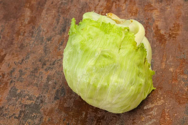 Свіжий стиглий зелений салат Айсберг — стокове фото