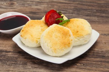 Reçel ve stravberry ile lor krep