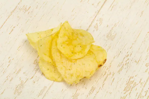 Batata natural amontoado batatas salgadas — Fotografia de Stock