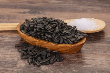 Lezzetli kavrulmuş ayçiçeği tohumu yığını