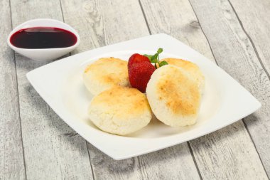 Reçel ve stravberry ile lor krep