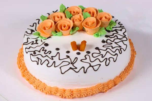 Cake with cream flowers — Stock Photo, Image