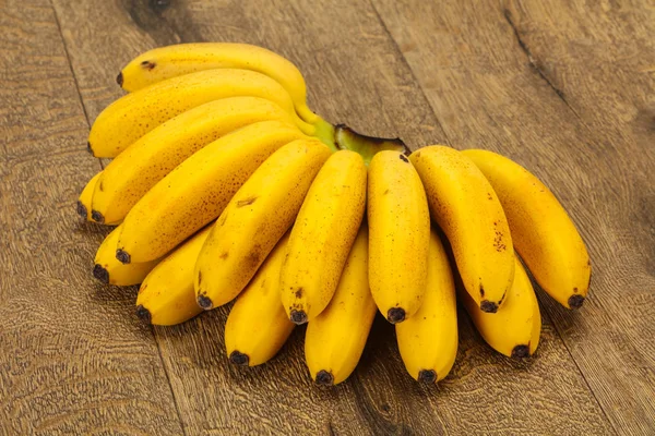 Érett édes mini banán halom — Stock Fotó