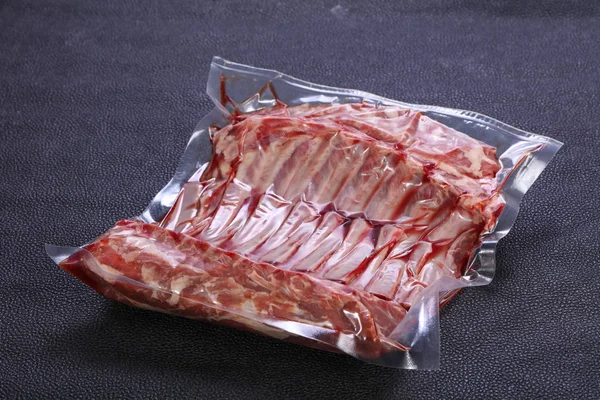 Raw rack of lamb — Zdjęcie stockowe
