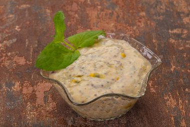 Chia ve tutku meyvesi ile puding