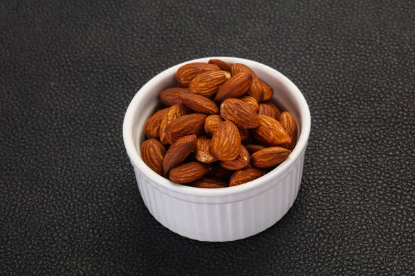 Badem fındık yığını