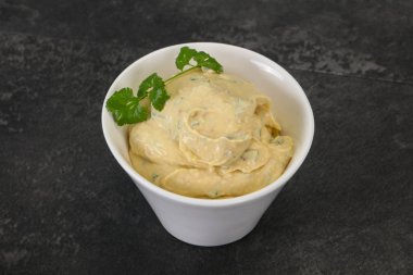 Zeytinyağlı humus atıştırması