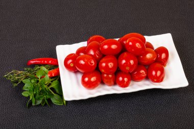 Turşu kiraz domates