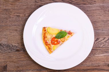 Jambon ve patates ile Pizza