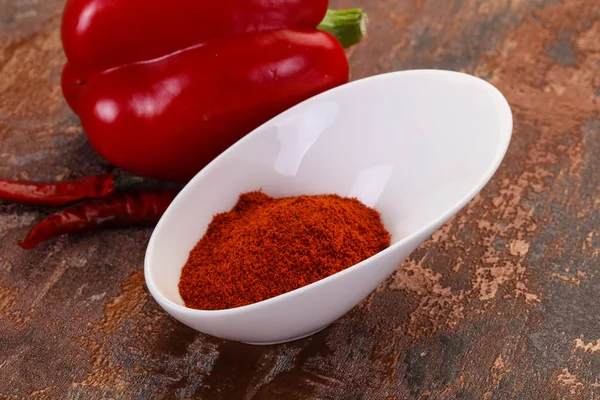 Paprika poeder in de kom — Stockfoto