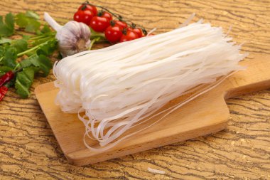 çiğ pirinç noodle