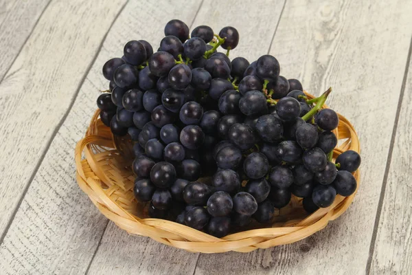 Uva vermelha doce madura fresca — Fotografia de Stock