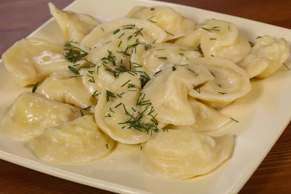 Zelfgemaakte dumplings met aardappelpuree — Stockfoto