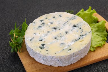 Yuvarlak mavi peynir