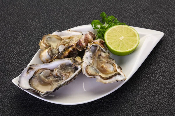 İstiridye kireç ve maydanoz ile