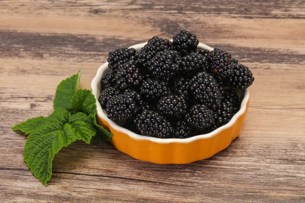Słodki smaczne dojrzałe BlackBerry sterty — Zdjęcie stockowe