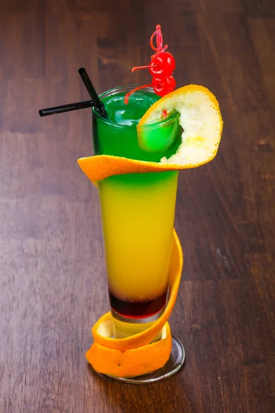 Тропический коктейль с алкоголем — стоковое фото