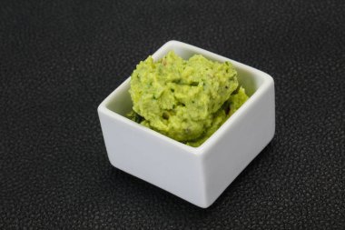 Acı biber ile Avokado guacamole sos