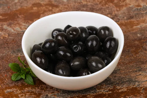 Black olives in the bowl — Stock Photo, Image