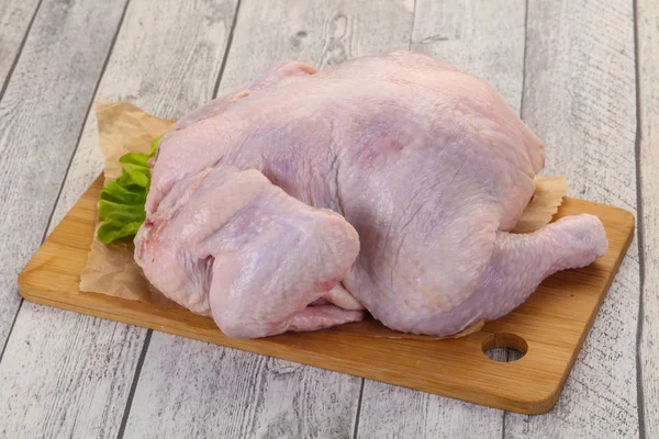 çiğ tavuk yemek için hazır