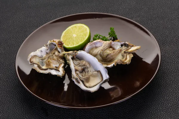 İstiridye kireç ve maydanoz ile