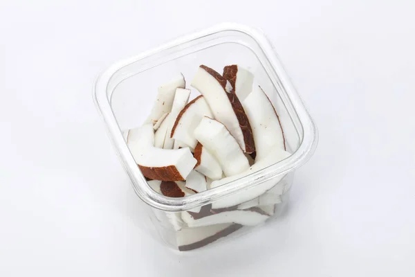 Copeaux de noix de coco tranchés dans la boîte — Photo