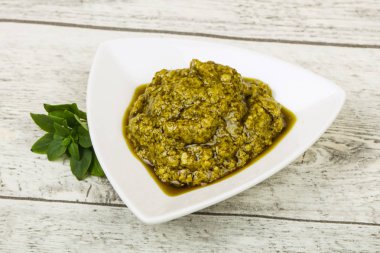 Fesleğen sosu Pesto