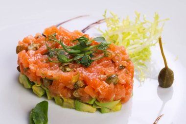 Tartar somon ve avokado