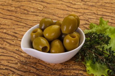 Büyük yeşil zeytin