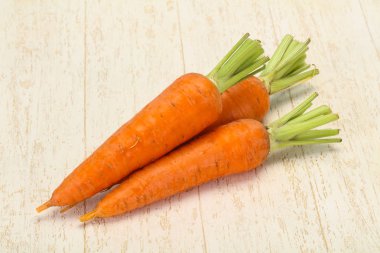 Üç Genç taze olgun havuç