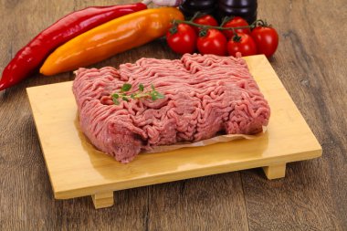 Kıyılmış çiğ hindi eti