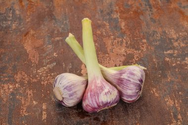 Genç sarımsak yığın