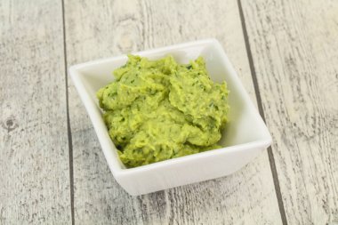 Acı biber ile Avokado guacamole sos
