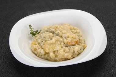 Armut ve Gorgonzola ile risotto