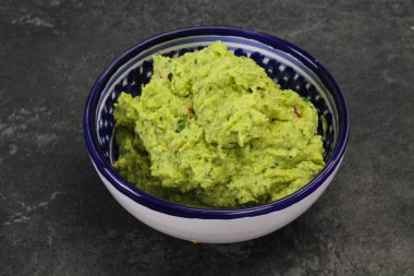 Acı biber ile Avokado guacamole sos