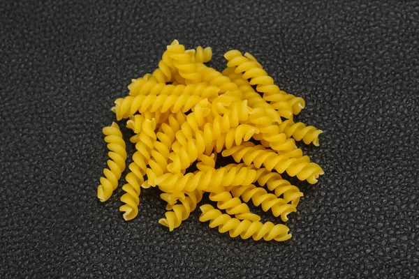 Rauwe rauwe Fusilly Italiaanse pasta — Stockfoto