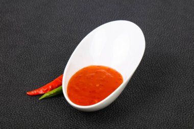 Tatlı ve baharatlı biber sosu