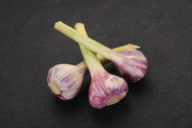 Genç sarımsak yığın