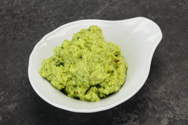 Acı biber ile Avokado guacamole sos