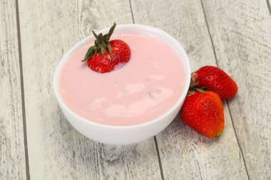 Kasede çilekli yoğurt