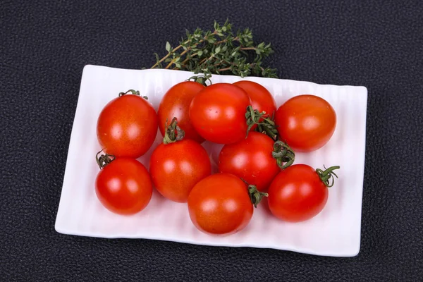 Tomate cherry en el bowl — Foto de Stock