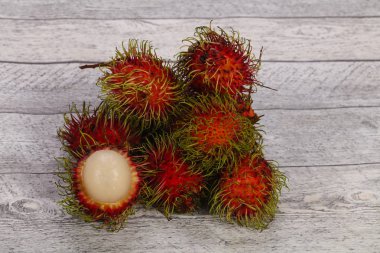 Tropikal tatlı egzotik meyve Rambutan 